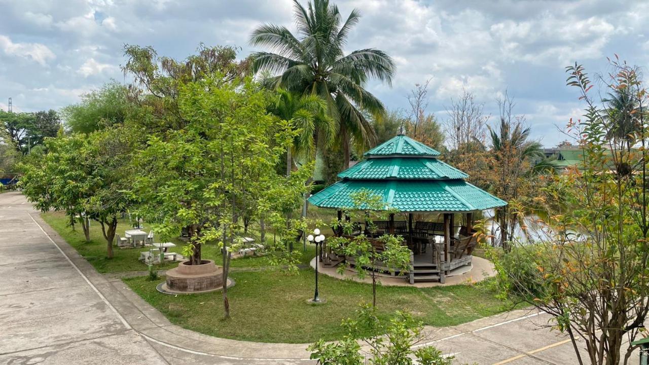 Phuphan Park Hotel Sakon Nakhon Bagian luar foto